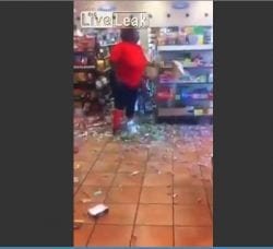 Woman destroys store becuase EBT card rejected