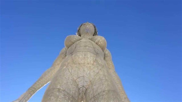 45-Foot Tall Naked Woman Statue on Its Way to Washington 